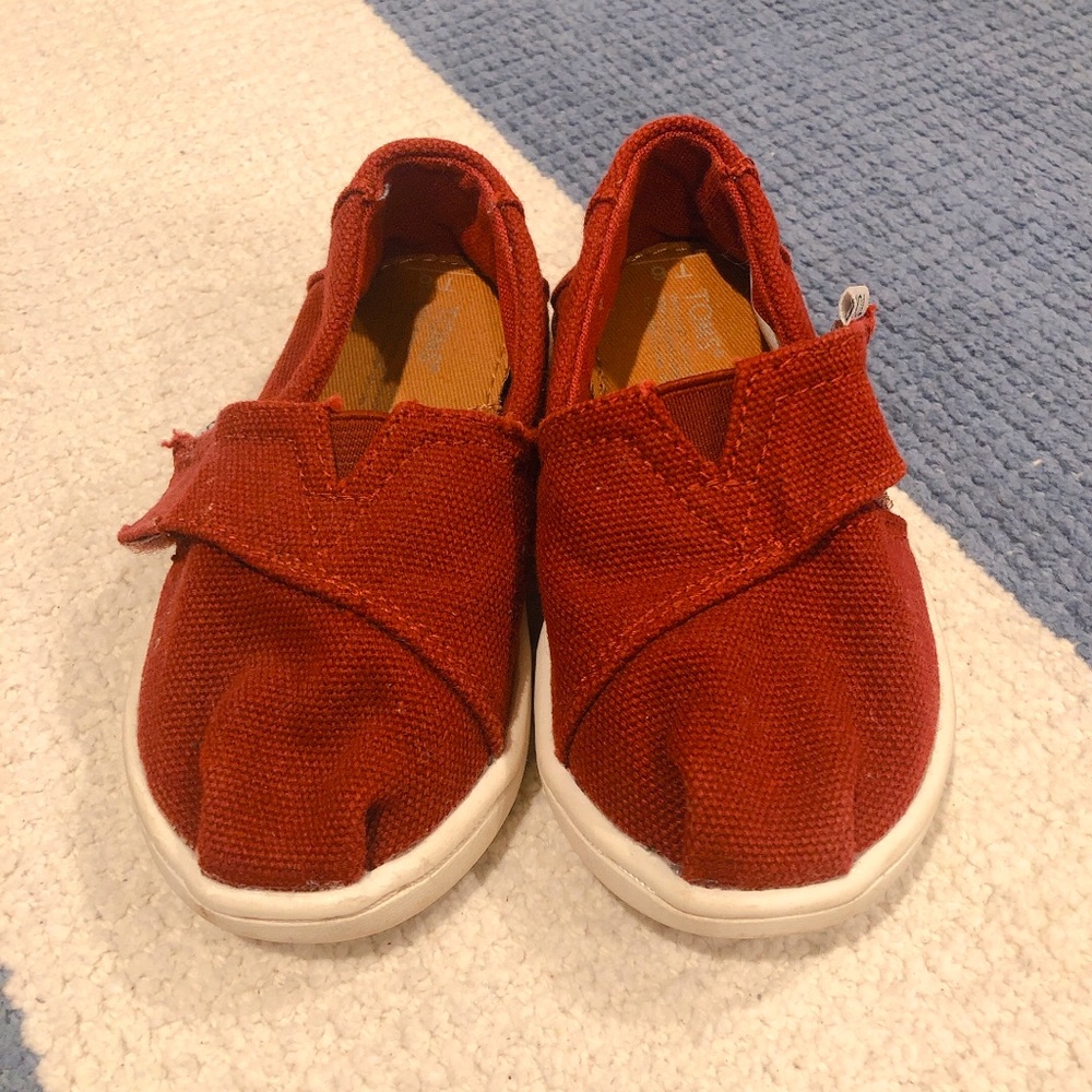 Toms kids size 6